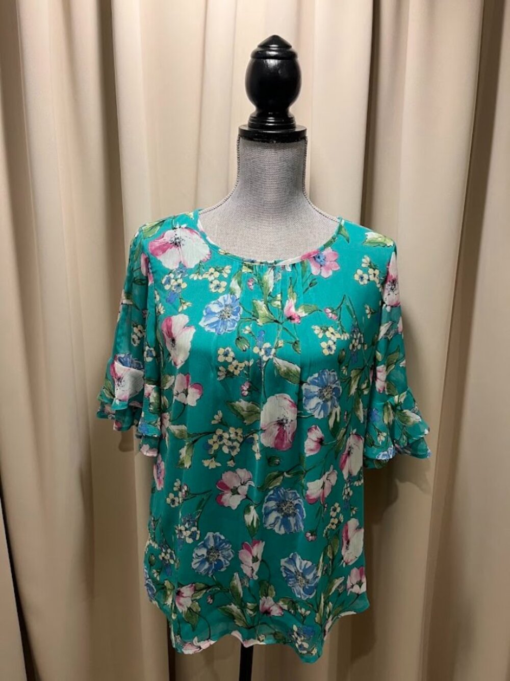 Sara Michelle Bright Green Woven Polyester Floral Blouse with Keyhole Sleeve